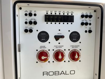 2026 Robalo 300 CC - Photo 4