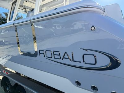 2026 Robalo 300 CC - Photo 16