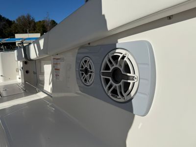2026 Robalo 300 CC - Photo 3