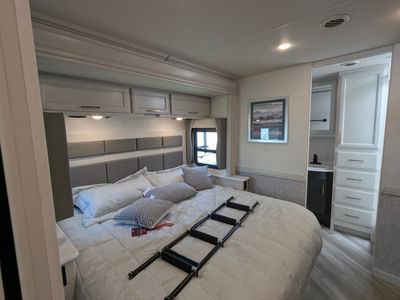 2026 Fleetwood Bounder — photo 9 view