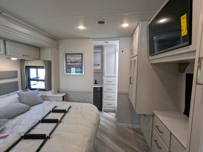 2026 Fleetwood Bounder — photo 28 view