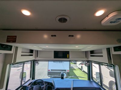 2026 Fleetwood Bounder — photo 31 view