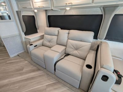 2026 Fleetwood Bounder — photo 32 view