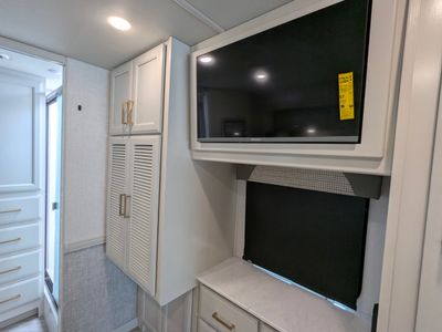 2026 Fleetwood Bounder — detail view