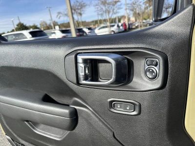 2025 Jeep Gladiator — photo 13 view