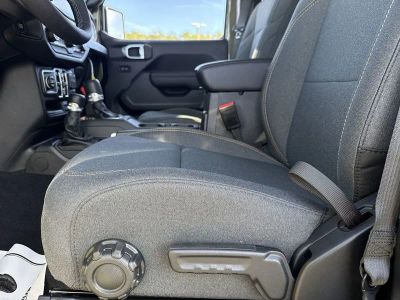 2025 Jeep Gladiator — photo 12 view