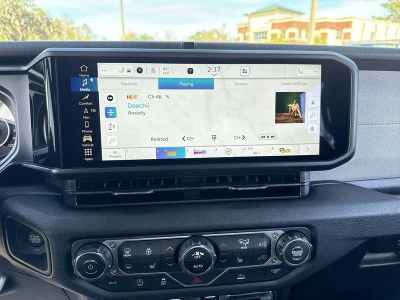 2025 Jeep Gladiator — photo 23 view