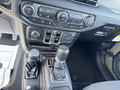2025 Jeep Gladiator — photo 20 view