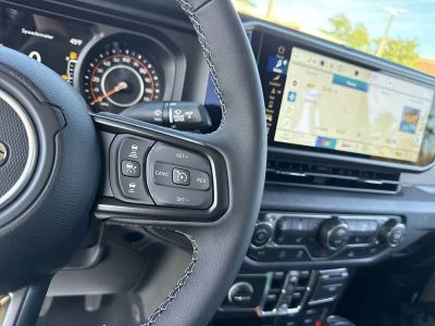 2025 Jeep Gladiator — photo 16 view