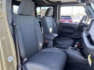 2025 Jeep Gladiator — photo 28 view