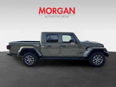 2025 Jeep Gladiator — side profile view