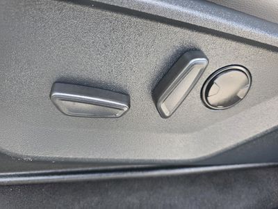 2025 Ford F-150 Lightning - Photo 13