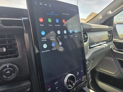 2025 Ford F-150 Lightning - Photo 16