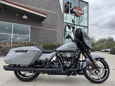 2025 Harley-Davidson FLHX - Street Glide — engine compartment view