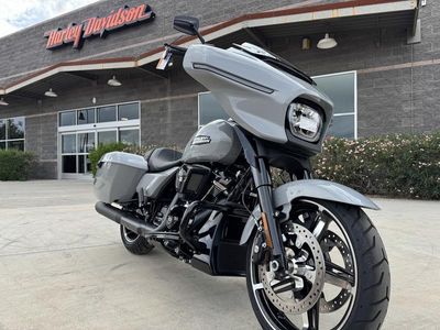 2025 Harley-Davidson FLHX - Street Glide in BILLIARD GRAY — front three-quarter view