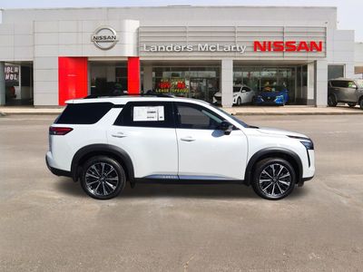 2026 Nissan Pathfinder - Photo 2