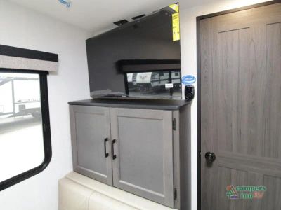 2026 Venture RV Stratus — photo 18 view