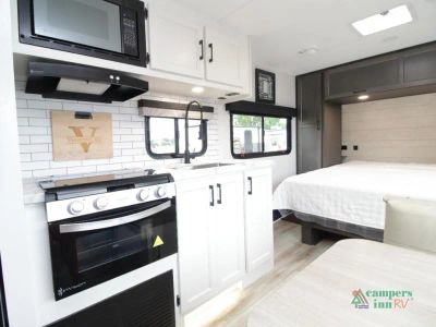 2026 Venture RV Stratus — photo 9 view