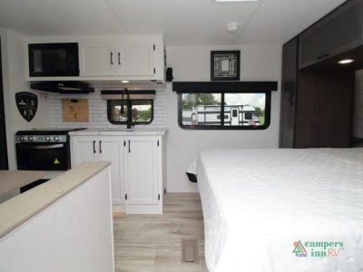 2026 Venture RV Stratus — rear three-quarter view
