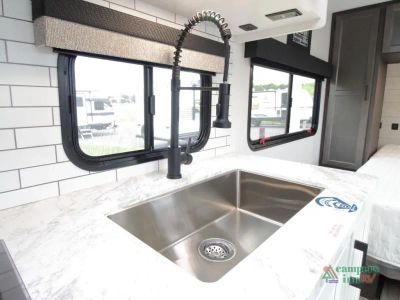 2026 Venture RV Stratus — photo 10 view