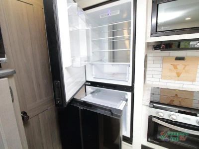 2026 Venture RV Stratus — photo 14 view