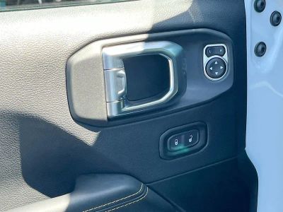 2025 Jeep Wrangler — photo 17 view
