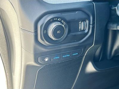 2025 Jeep Wrangler — photo 10 view
