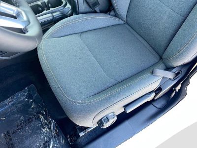 2025 Jeep Wrangler — photo 18 view