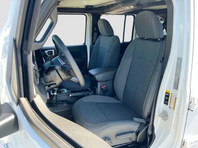 2025 Jeep Wrangler — photo 20 view