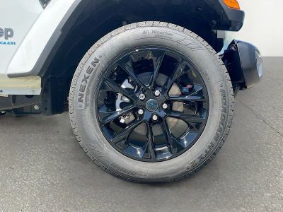 2025 Jeep Wrangler — photo 28 view