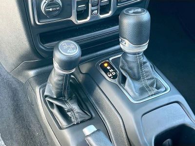 2025 Jeep Wrangler — photo 16 view