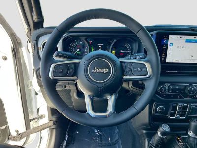 2025 Jeep Wrangler — photo 11 view