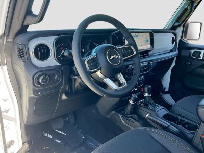 2025 Jeep Wrangler — photo 9 view