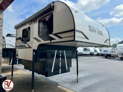 2027 Sun Trek 700 — front three-quarter view