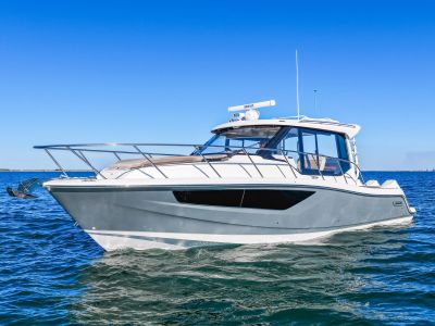 2025 Boston Whaler 365 Conquest - Photo 2
