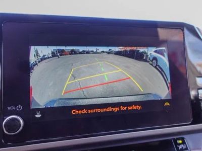 2025 Toyota Camry — photo 17 view