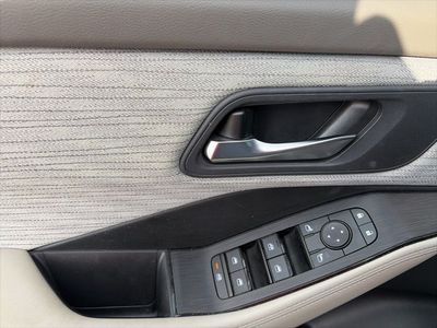 2023 Nissan Rogue — photo 11 view