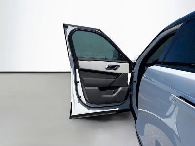 2026 Land Rover Range Rover Velar — photo 21 view