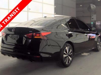 2019 Nissan Altima — detail view