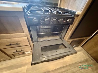 2023 Fleetwood RV Pioneer — photo 27 view