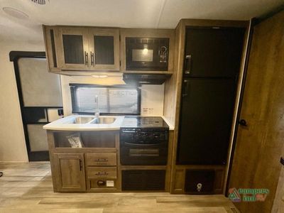 2023 Fleetwood RV Pioneer — photo 22 view