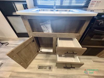 2023 Fleetwood RV Pioneer — photo 29 view