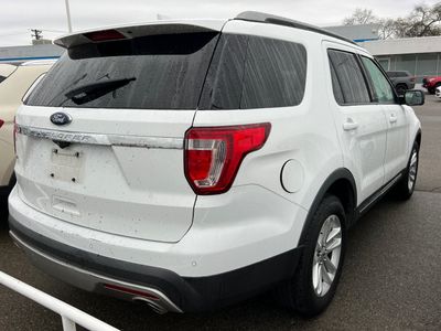 2017 Ford Explorer - Photo 2