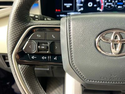 2024 Toyota Sequoia — photo 15 view