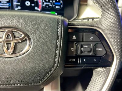 2024 Toyota Sequoia — photo 16 view