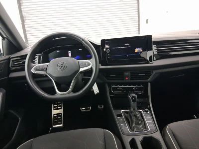 2025 Volkswagen Jetta Sedan - Photo 4