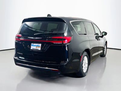 2024 Chrysler Pacifica — photo 19 view