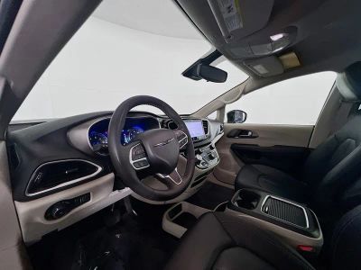 2024 Chrysler Pacifica — photo 15 view