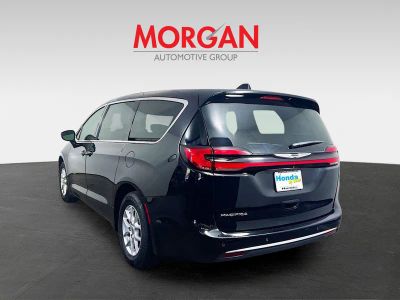 2024 Chrysler Pacifica — detail view