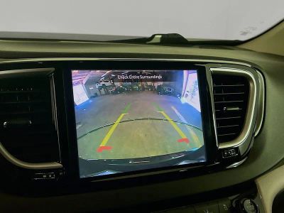 2024 Chrysler Pacifica — photo 10 view